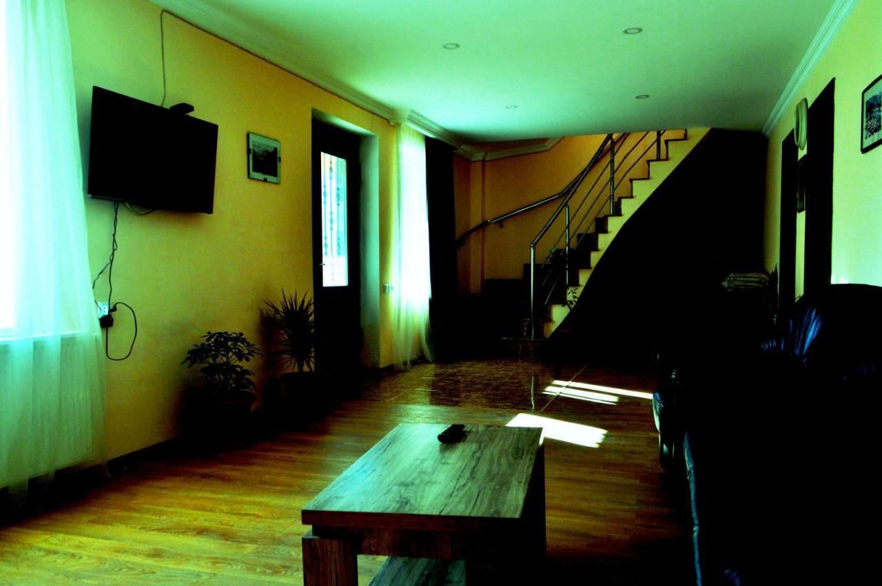Guest House Qubi カズベギ エクステリア 写真