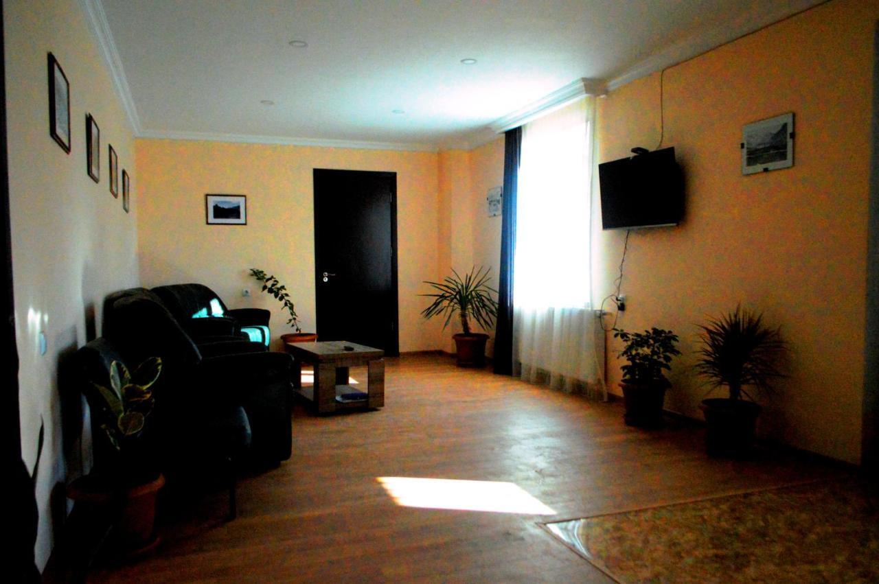 Guest House Qubi カズベギ エクステリア 写真